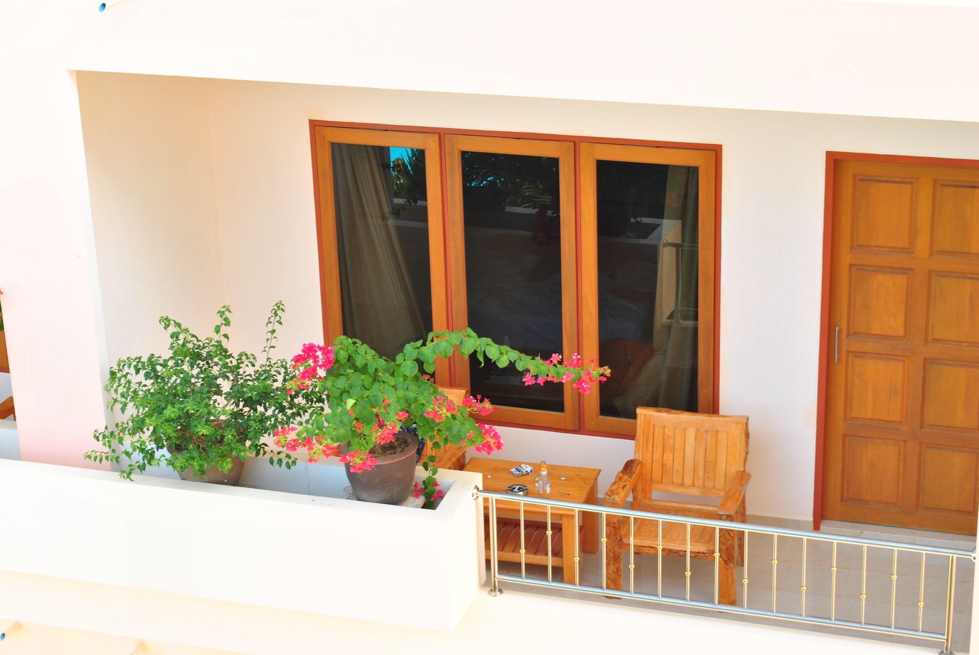 Karon Village Hotel Exterior foto