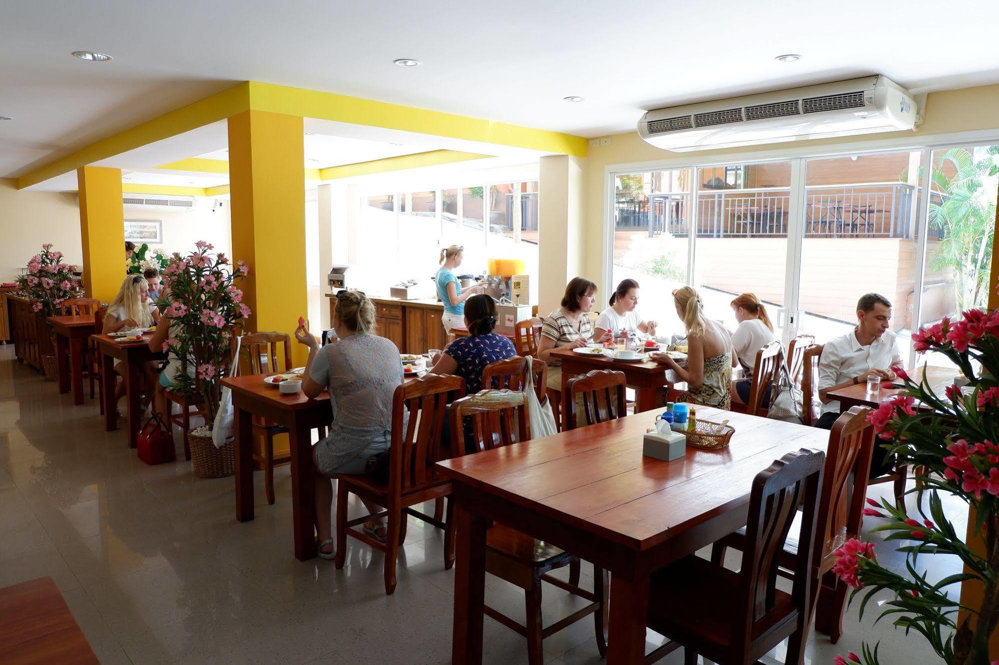Karon Village Hotel Exterior foto