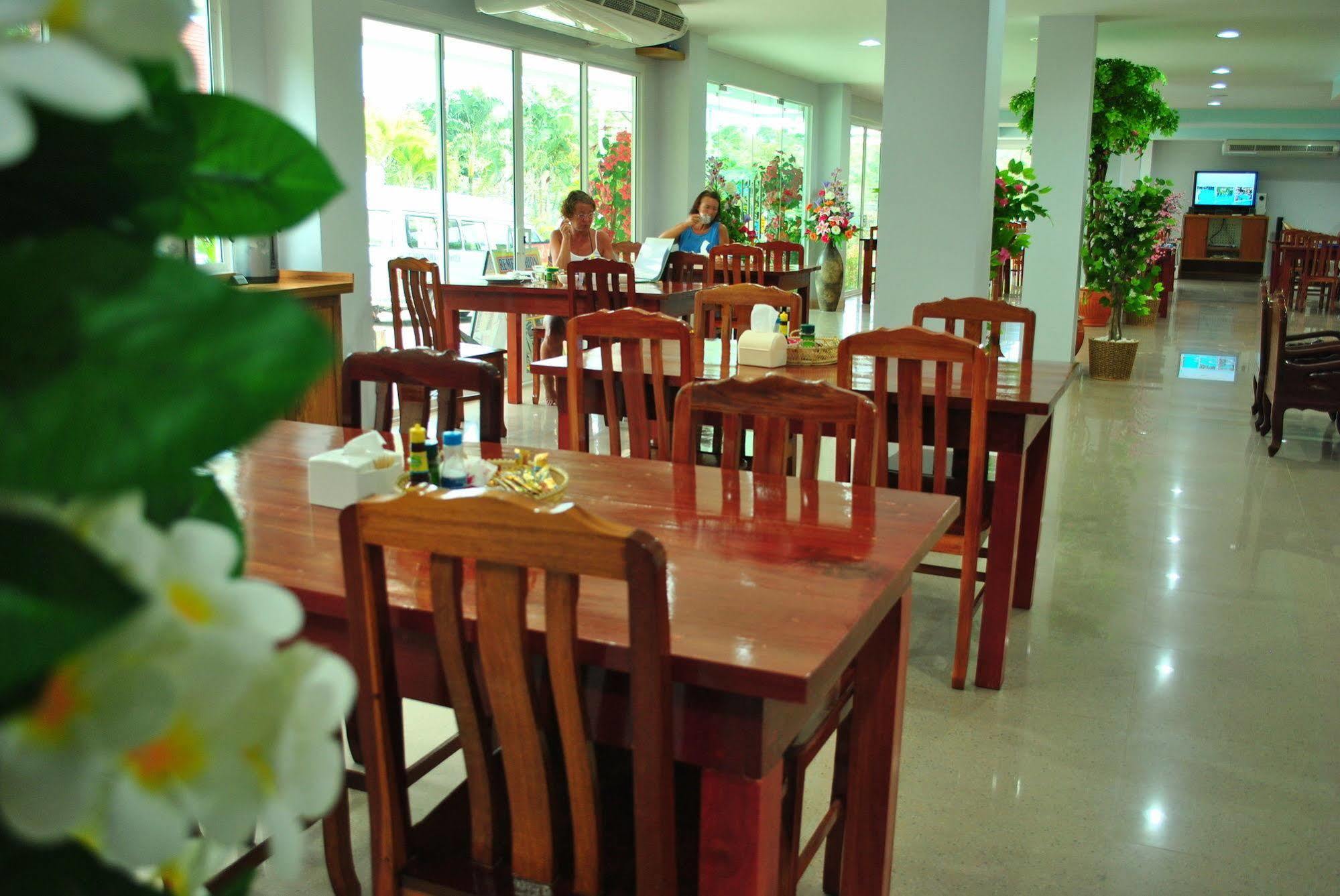 Karon Village Hotel Exterior foto